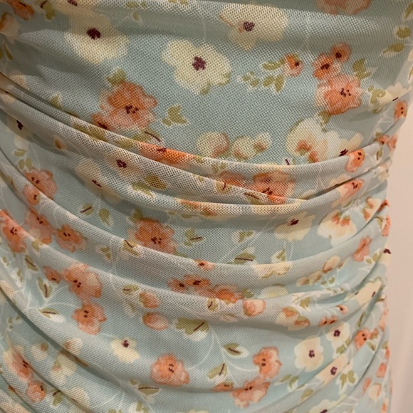 Mini body con touched dress.  Size medium (teen) - Picture 3 of 4